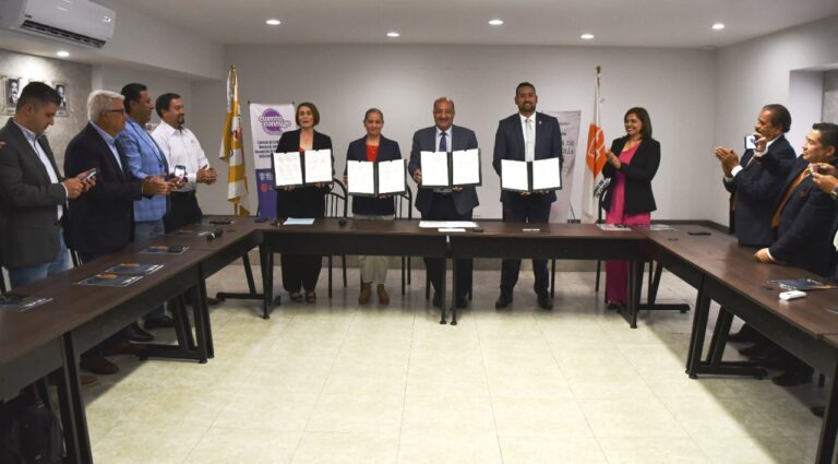 Educación firman convenios para colaborar con colegios