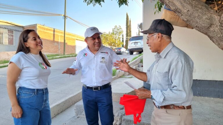 Recorrido de diputados del PRI con vecinos de Zootecnia