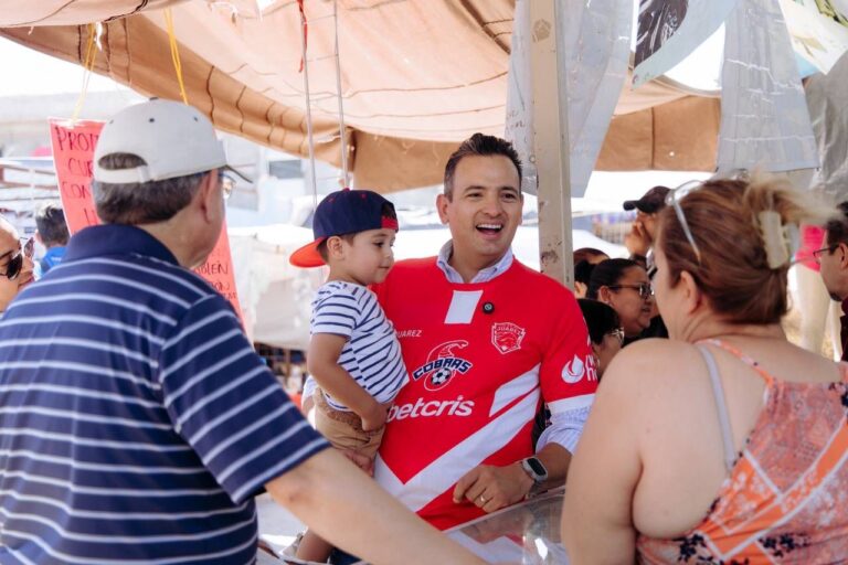 Marco Bonilla recorre mercado en Juárez