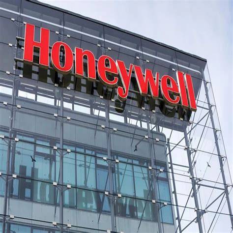 Honeywell entrega reconocimientos a hijos de empleados con mejores promedios