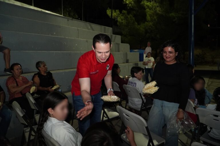 «Al cine con Villalobos» en colonia Colinas del Sol