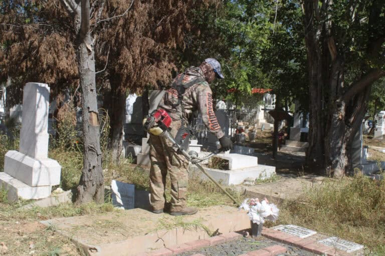 Limpieza de panteones municipales