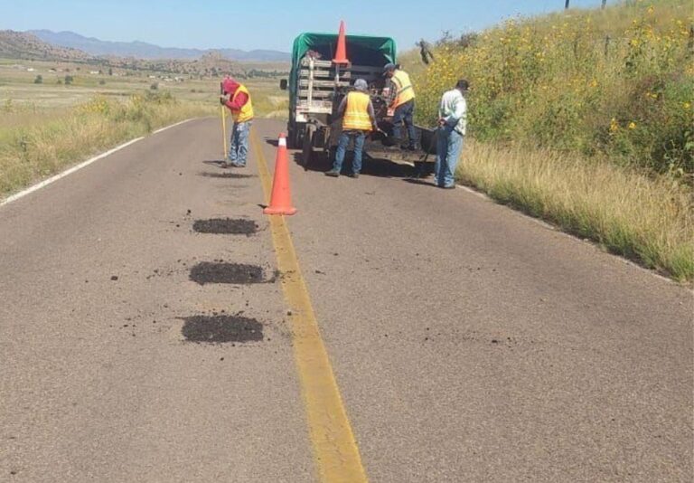 SCOP atendió caminos de Gómez Farías 