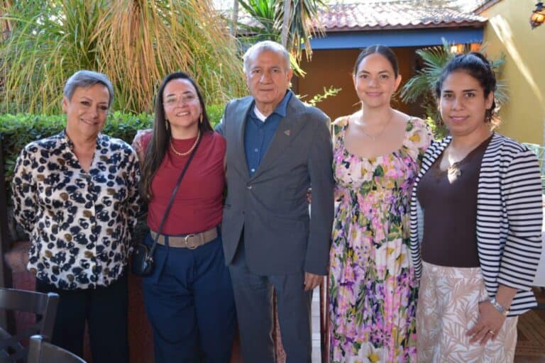 Desayuno del día del médico de la Facultad de ciencias de la UACH