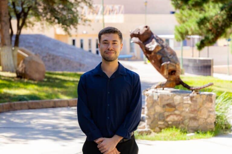 Ingeniero aeroespacial logra títulos en diferentes países