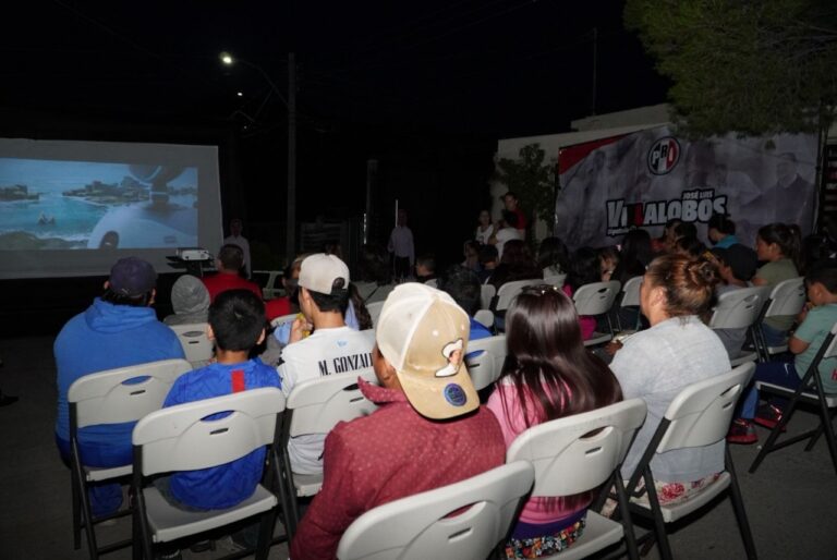 Diputado reúne familias a ver funciones al aire libre
