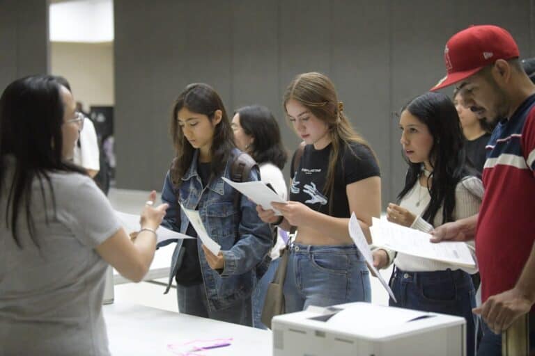 Ya empezó la entrega de fichas de la UACH