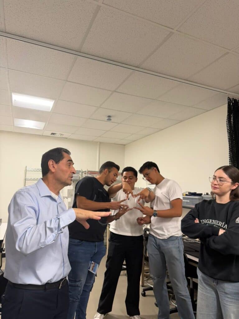 Estudiantes de la UACH visitan UTEP
