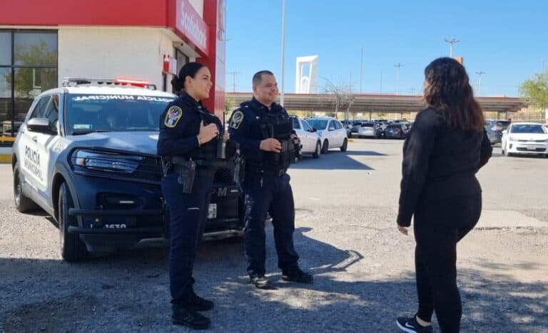 Policía brinda seguridad en entrega de aguinaldos
