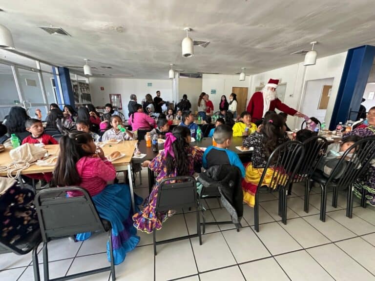 Posada municipal con niños