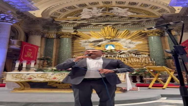 Tony Meléndez canta corrido en el Vaticano