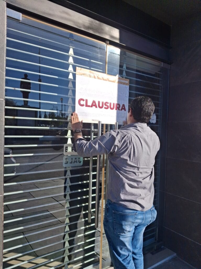 Profeco clausura y multa al grupo R-10