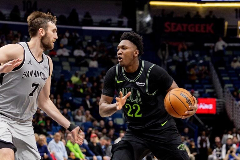 Spurs en apretado juego contra Pelicans