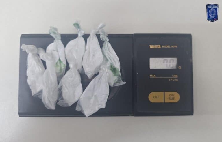 Aseguran Land Rover con droga