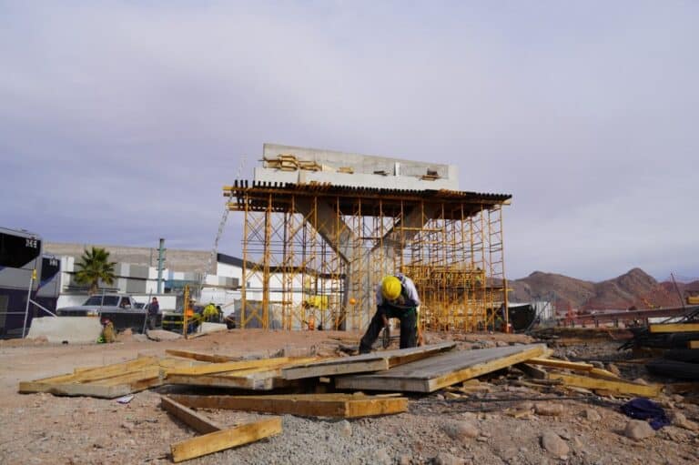 Avanza paso superior en Los Nogales