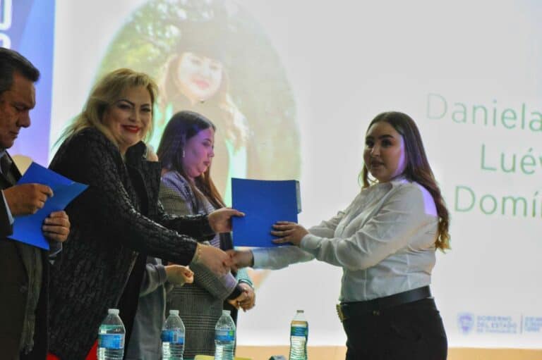 Gradúan primera generación del SEA Cobach