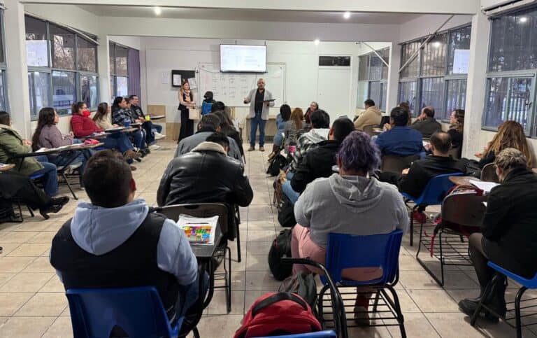 Capacitan docentes en innovación educativa