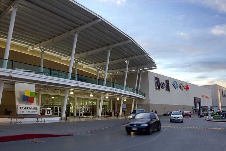 Infarto mata a empleado en mall