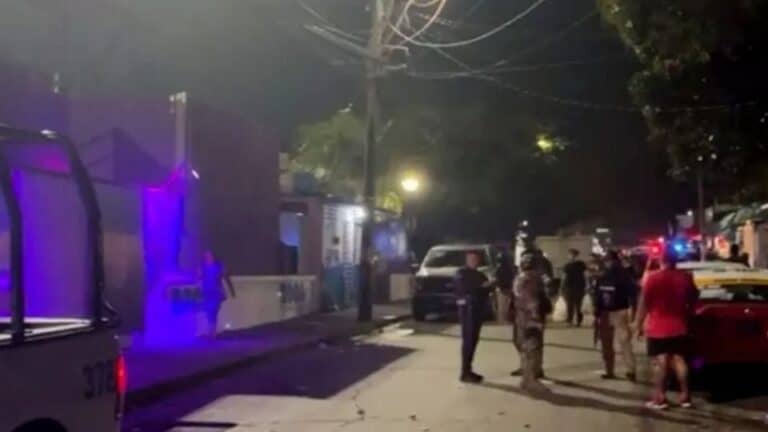 Riña entre porras deja un muerto
