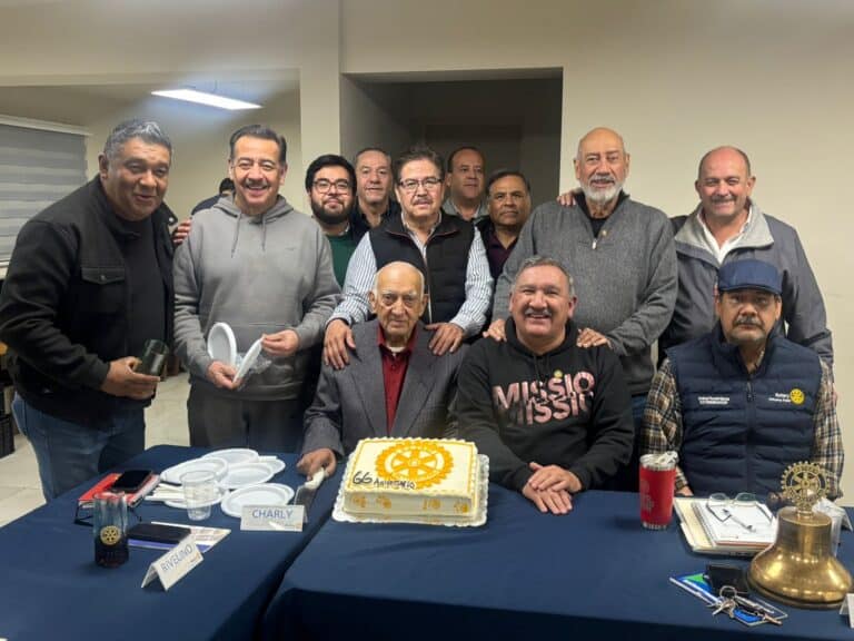 Torneo de dominó en honor