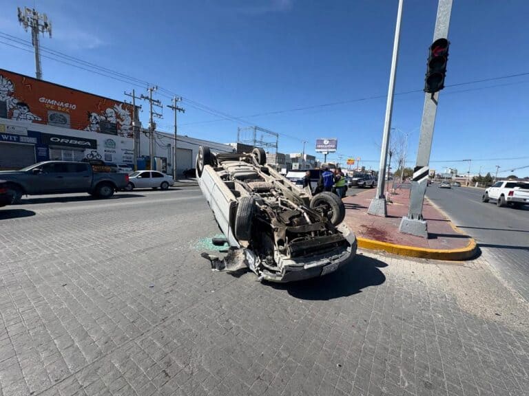 Volcadura en Tecnológico deja lesionados