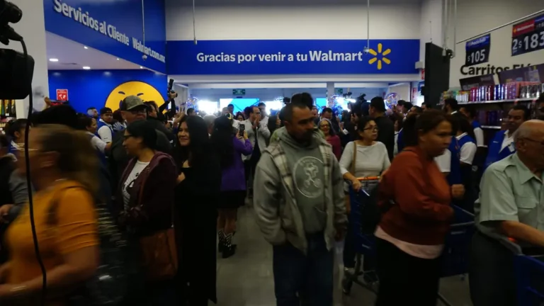 Vuelve Walmart en Delicias y se llena