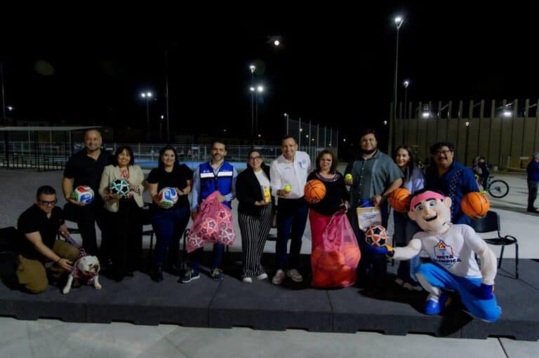 Bonilla inaugura cancha de tenis
