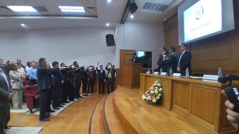 Colegio San Felipe renueva mesa directiva