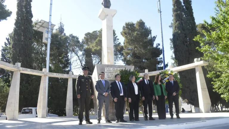 Conmemoran Natalicio de Benito Juarez en la plaza homónima de Delicias