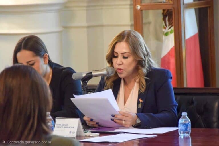 Síndica Olivia Franco rinde sexto informe