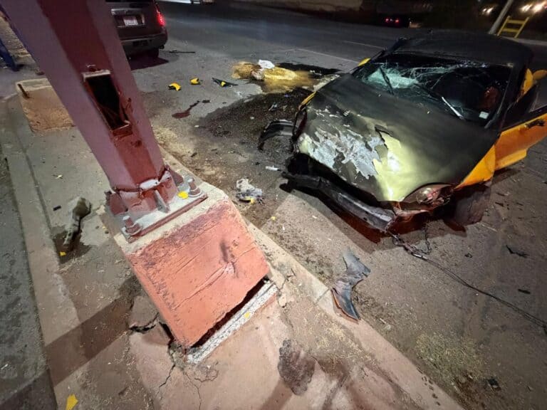 Volcadura deja daños en el sur capitalino