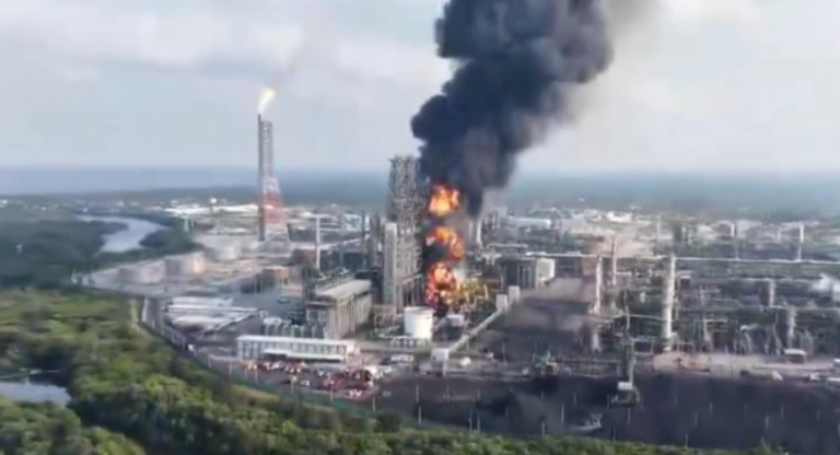Incendio en Dos Bocas fue fuera de la planta