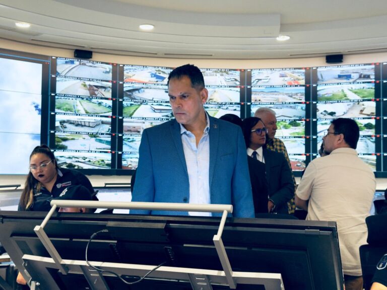 Loya expone modelo Centinela en foro global