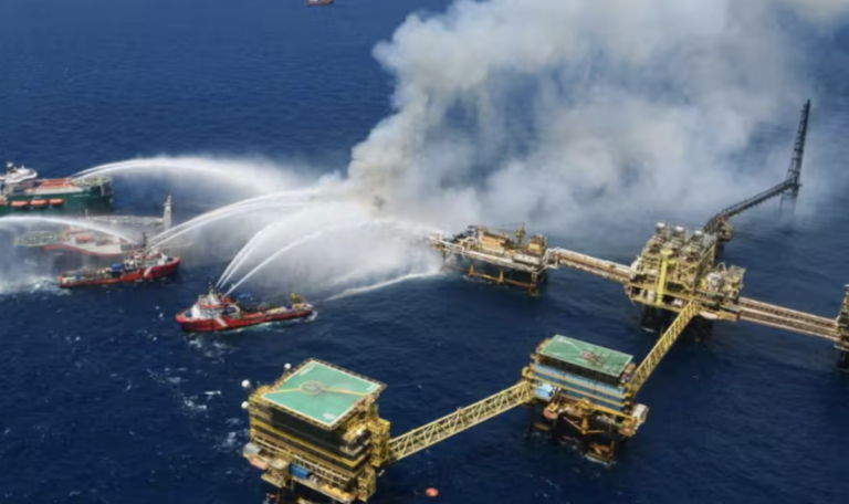 Pemex invierte en limpieza tras derrames