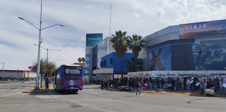 Arranca marcha del 8M rumbo al Ángel
