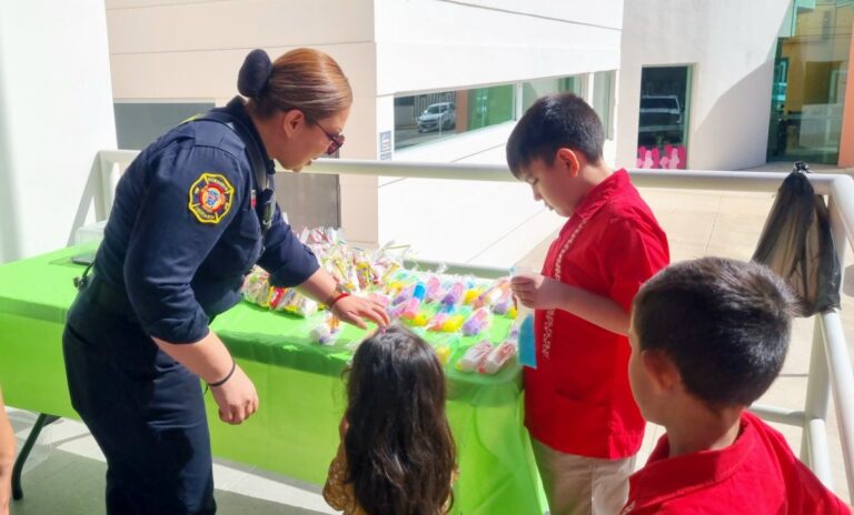 Bomberos celebran Día del Niño en Shriners