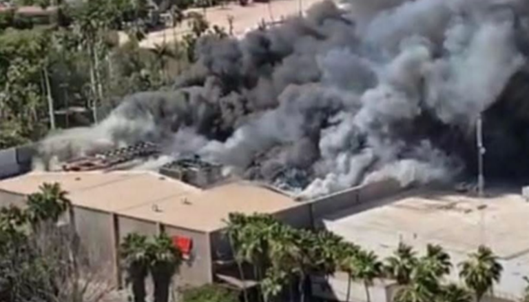 Incendio en plaza deja cinco muertos