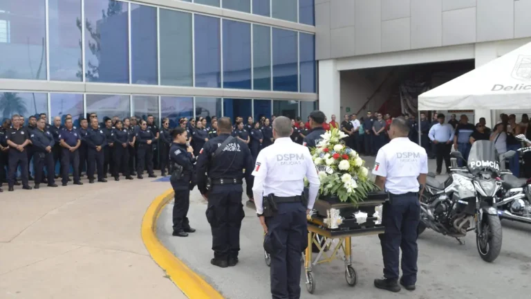 (Delicias) Despiden con honores a policía fallecido