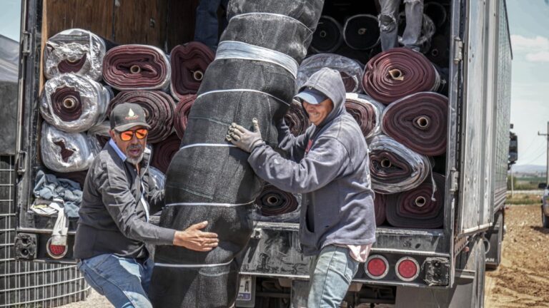 Entregan mallas para proteger huertos