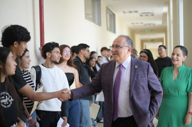 UACH revisará examen por uso de lentes IA