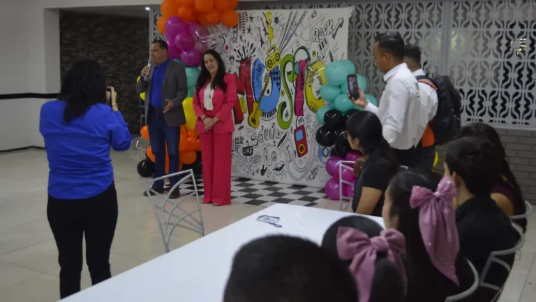 (Delicias) Celebran Día del Estudiante en Delicias