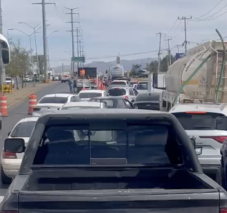 Bloqueos por marcha causan caos vial