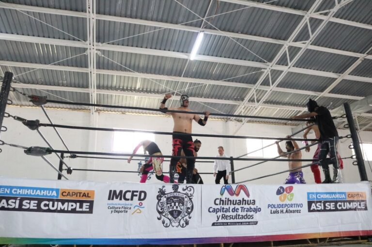 Celebran Día de la Niñez con lucha libre