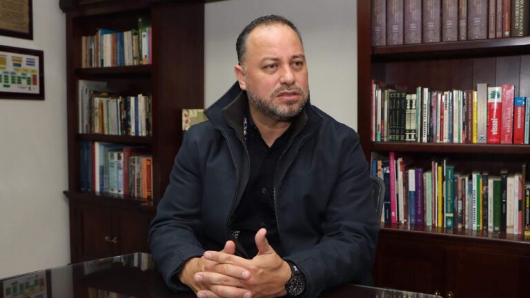 Mantienen entrega de apoyos educativos