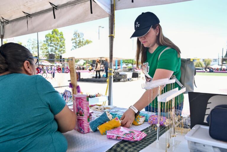 Mercadito ofrece descuentos a familias