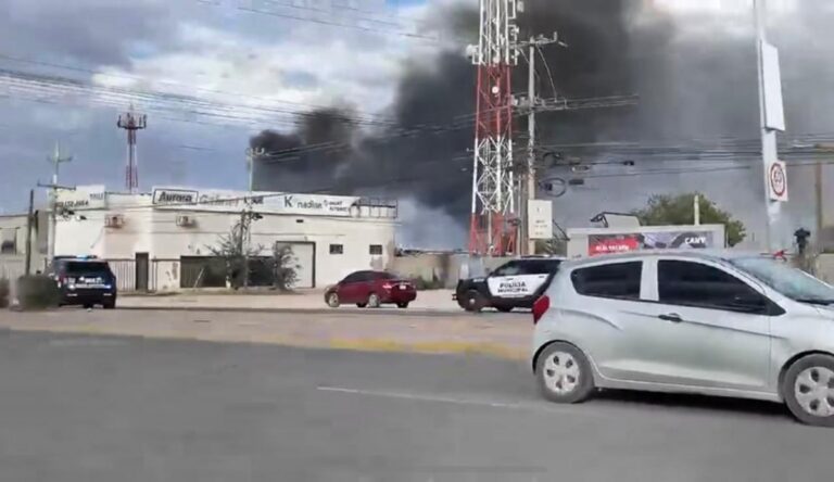 Bomberos mantienen monitoreo tras incendio