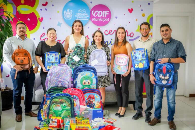 DIF reúne más de mil 500 kits escolares