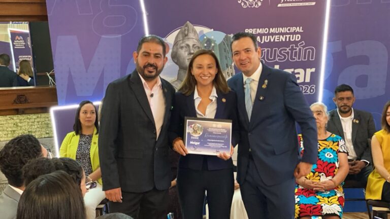 Reconocen a jóvenes con Premio Agustín Melgar