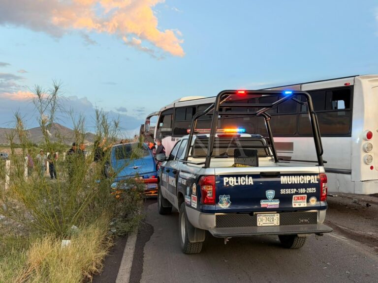 Bomberos rescatan a conductor prensado