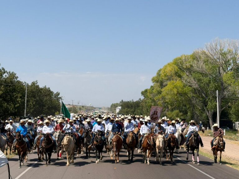 Cabalgata de Camargo reúne miles de participantes